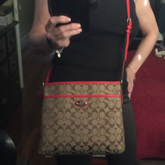 💯Coach Signature File Crossbody - Picture 2 of 6